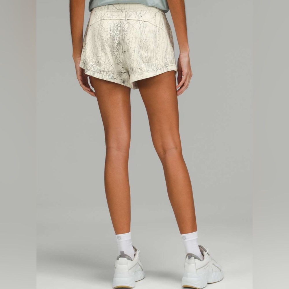 NWT Inner Glow Thread Dye Shorts 3” - Picture 4 of 4